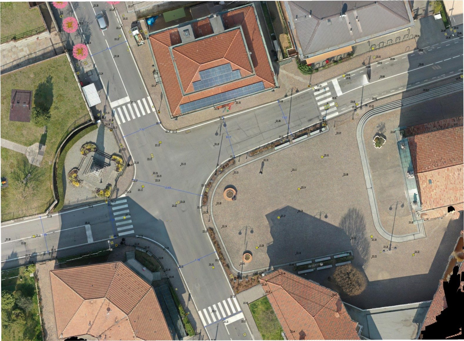 Vista dall'alto dell'incrocio prima dell'intervento