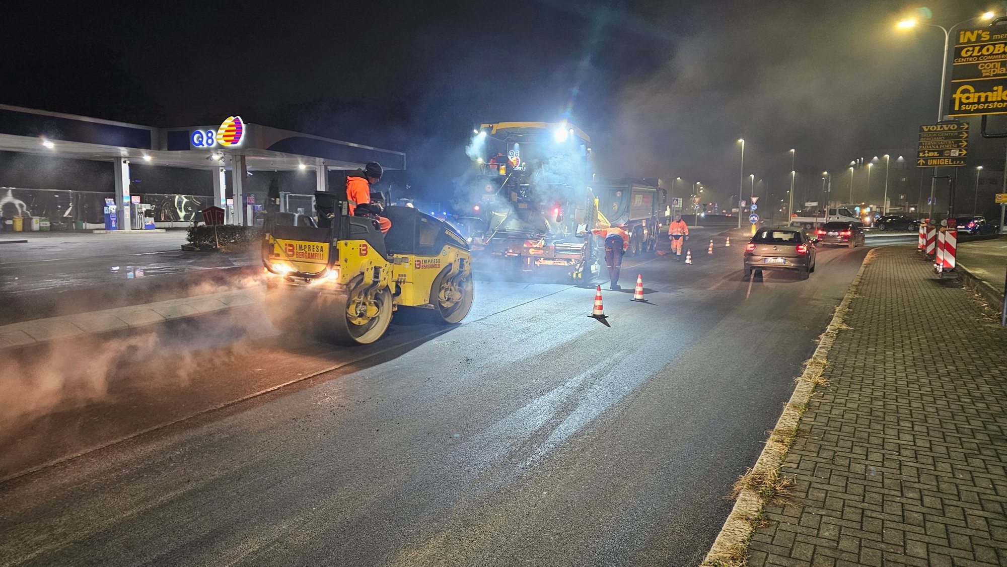 Asfaltatura notturna lungo la strada provinciale Francesca